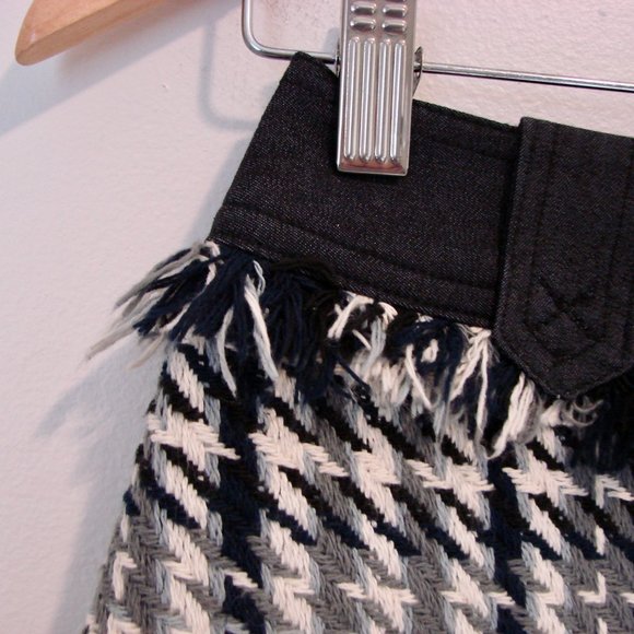 Zara Tweed Skirt Raw Hem Fringe Mini Skirt Black White Gray Plaid Size XS - Picture 7 of 14